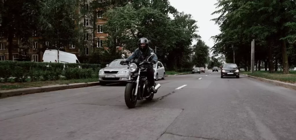 Moto circulando por la calle